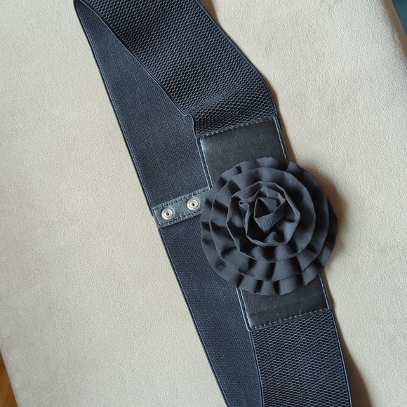 Wide Woven Black 2X Stretchy Snap Closure Y2K Belt Flower - Picture 2 of 8